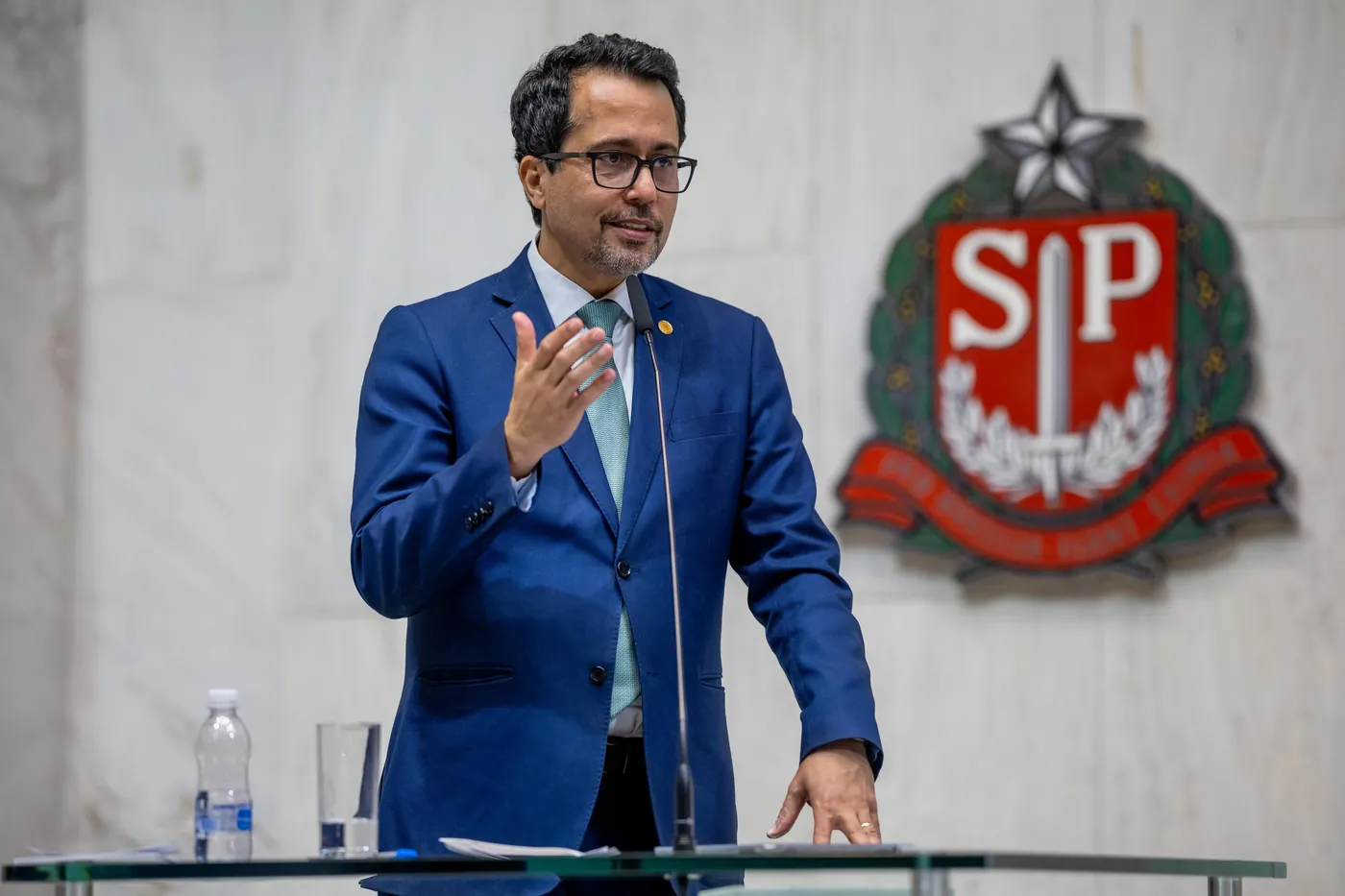 Dr. Elton discursa na tribuna da Assembleia Legislativa de São Paulo